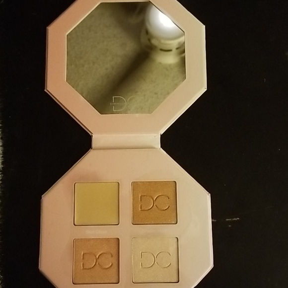 Makeup - Picture 2 of 2